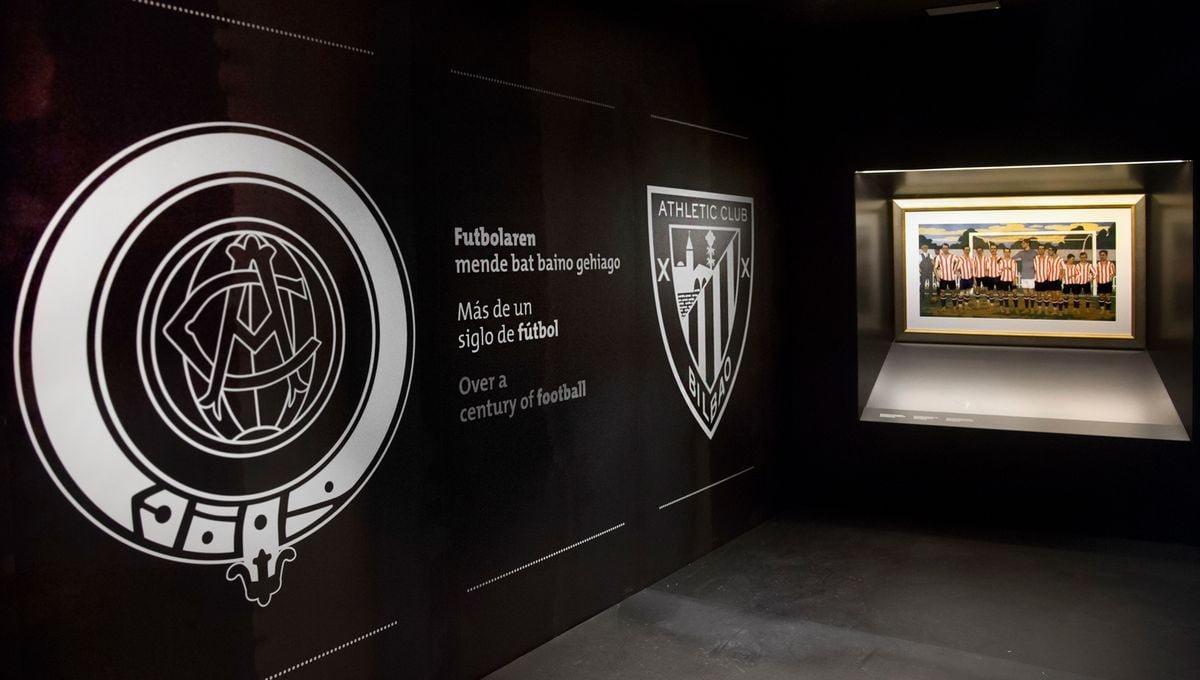 El Escudo Del Athletic Club En La Torre De Trujillo
