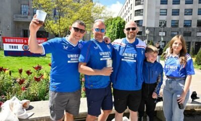 Hinchas Del Rangers Disfrutan De Botellon En Moyua Antes Del Partido