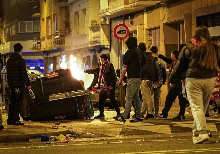 Incidentes En San Mames Jovenes Lanzan Botellas A La Policia Tras El Partido