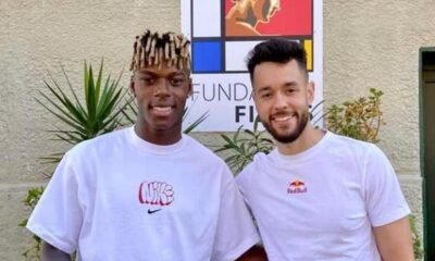 Nico Williams Y Thegrefg Inspiran A Menores En Lamiako Con Su Visita