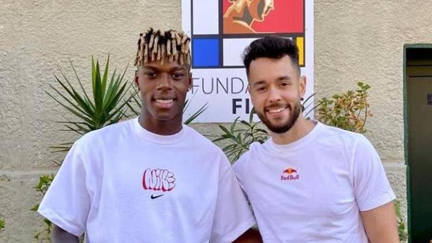 Nico Williams Y Thegrefg Inspiran A Menores En Lamiako Con Su Visita