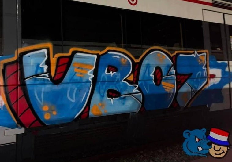 Radicales Del Rangers Grafitean Un Tren De Renfe En Bilbao Antes Del Partido
