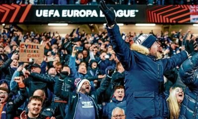 Revive El Futbol Clasico En Ibrox Con La Aficion Del Rangers