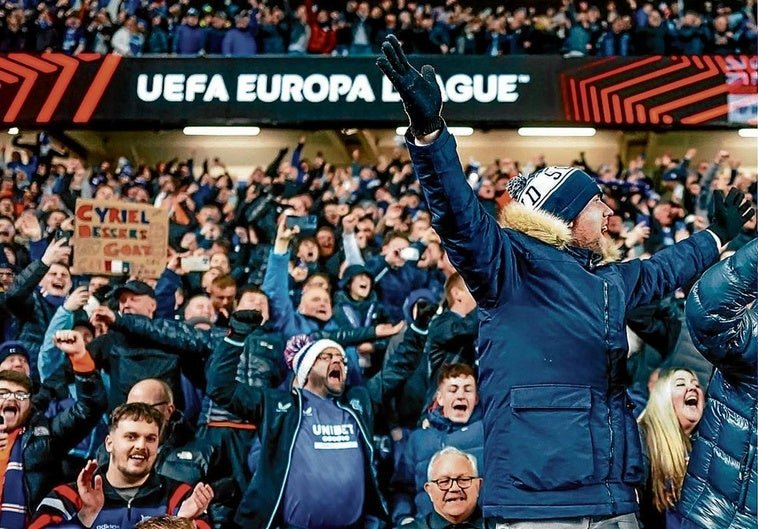 Revive El Futbol Clasico En Ibrox Con La Aficion Del Rangers