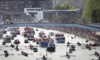 Revive El Paseo De La Gabarra Del Athletic Por La Ria De Bilbao