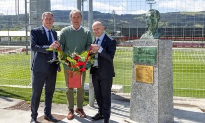 Rinde Homenaje El Rangers A Zarra En Lezama Con Flores Y Respeto