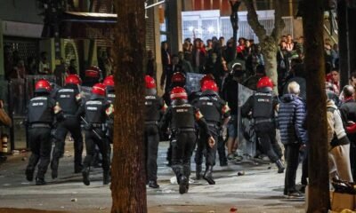 Seis Detenidos Y Doce Ertzainas Heridos En Disturbios Tras El Partido Del Athletic
