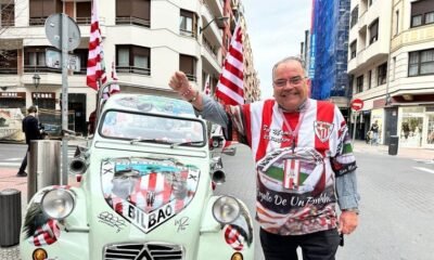 Aficionado Del Athletic Recorre Bilbao En Un Dos Caballos