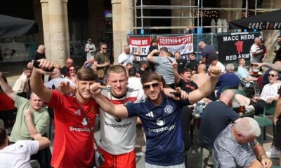 Aficionados Del Manchester United Plantan A La Ertzaintza