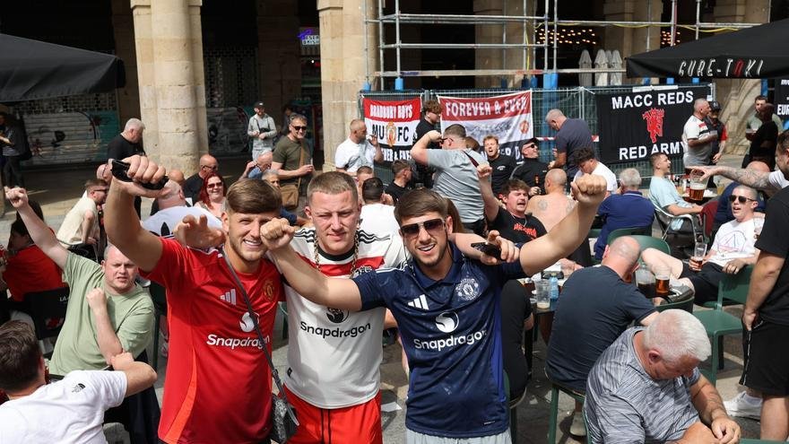 Aficionados Del Manchester United Plantan A La Ertzaintza
