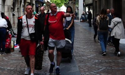 Aficionados Ingleses Invaden Bilbao Antes De La Final