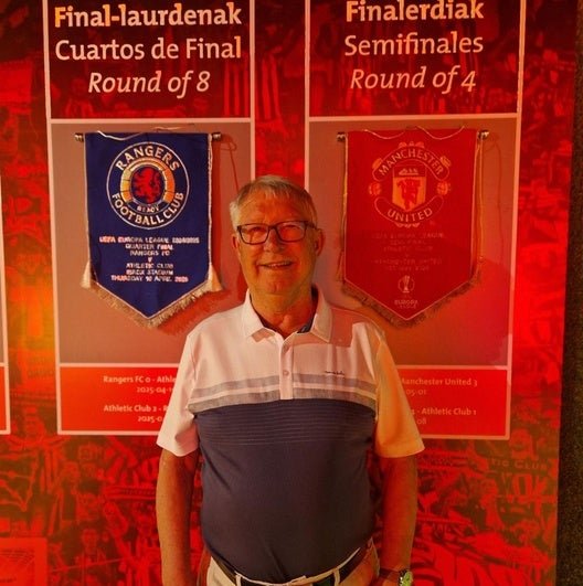 Alex Ferguson Firma En El Museo Del Athletic Antes De La Final De La Europa League