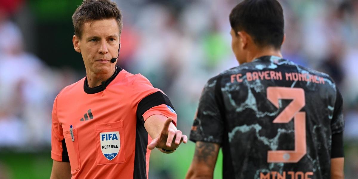 Arbitro Aleman Daniel Siebert Dirigira Manchester United Athletic