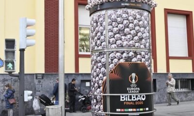 Decorados Futboleros Invaden Metro Bilbao