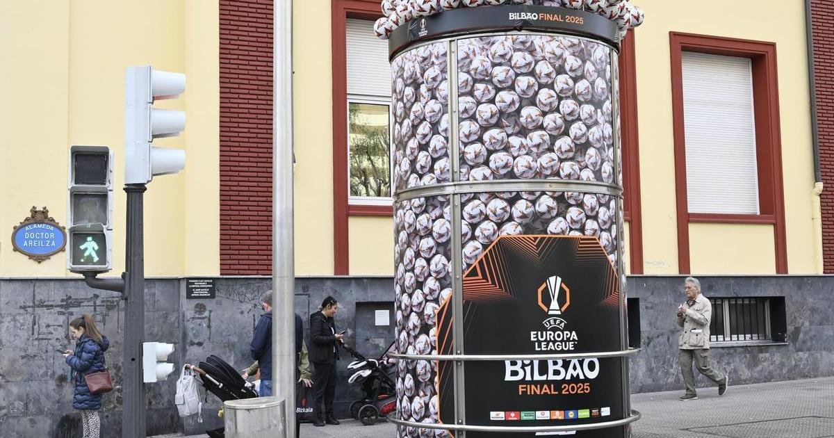 Decorados Futboleros Invaden Metro Bilbao