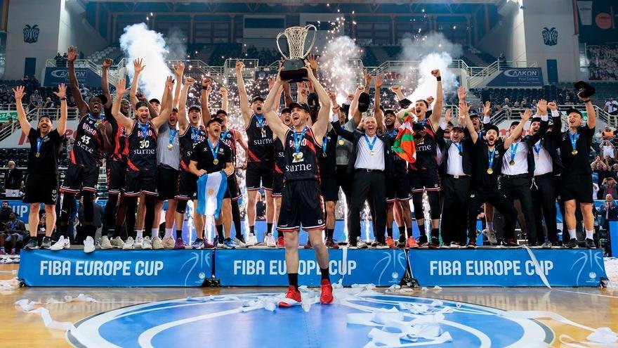 El Surne Bilbao Basket Saque De Honor En Derbi Athletic Alaves