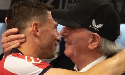 Emotivo Abrazo Entre Leyendas Del Athletic En San Mames