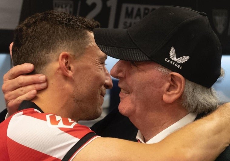 Emotivo Abrazo Entre Leyendas Del Athletic En San Mames