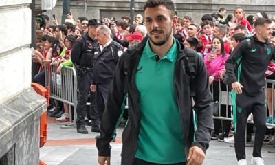 Euforia En Aficionados Por Foto Con Jugador En Hotel Carlton