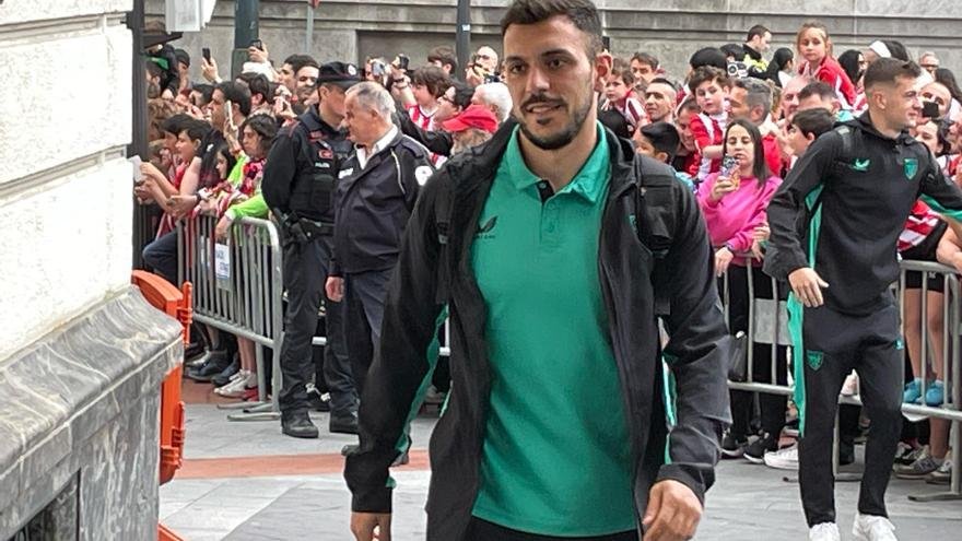 Euforia En Aficionados Por Foto Con Jugador En Hotel Carlton