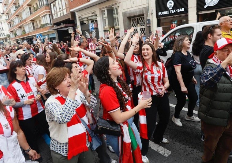 La Fiesta Se Traslada A Pozas Traineras Y Kalejira En Bilbao
