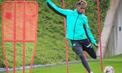 Nico Williams Se Prueba Con Balon Al Margen Del Grupo