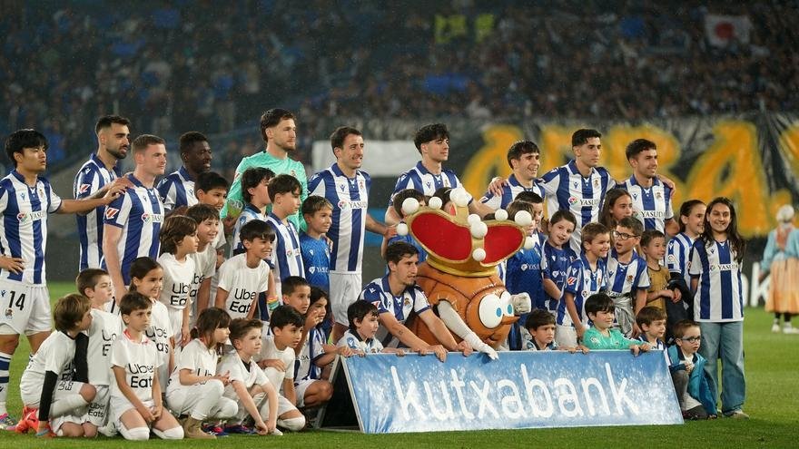Ninos De La Real Sociedad Visten De Txuri Urdin Ante El Celta