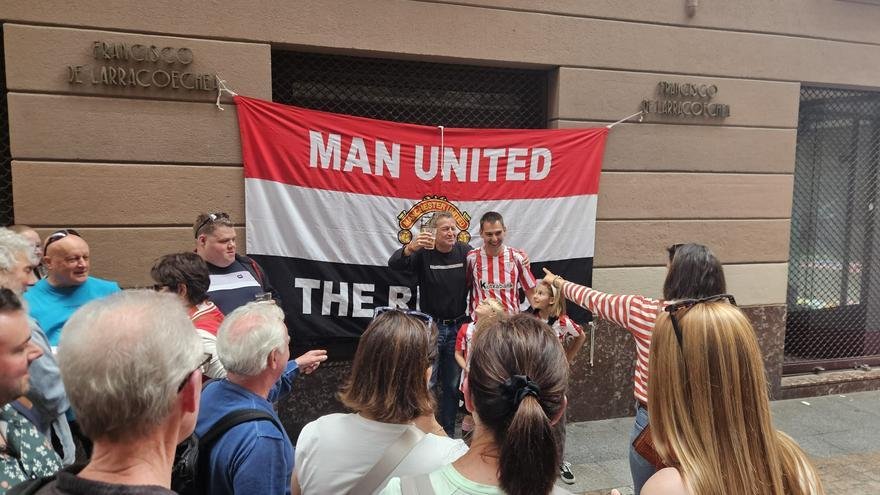 Photocall Improvisado Une A Hinchas En Bilbao