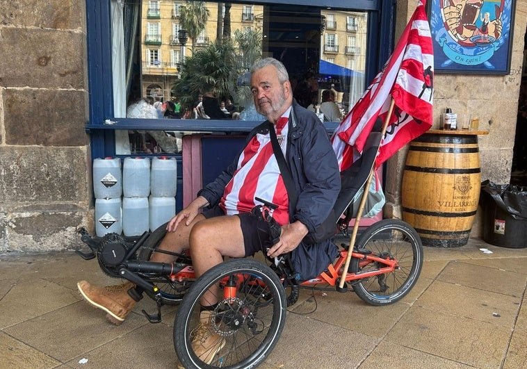 Txema Rabago El Hincha Del Athletic Que Recorre Bilbao En Su Tribike Por Su Cumpleanos
