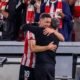 Valverde Se Une A La Aficion Para Celebrar Historica Clasificacion A Champions