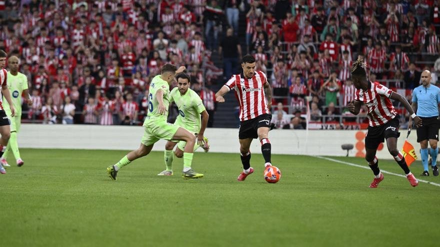 Yuri Berchiche Destaca En Despedida De De Marcos