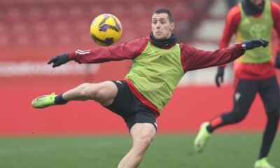 Mendilibar Fija Su Objetivo En Izeta Delantero Del Mirandes