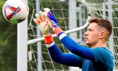 Valencia Busca A Agirrezabala