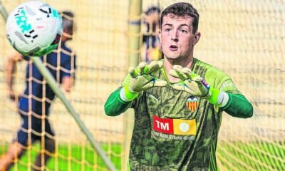 Agirrezabala Se Une Al Valencia Primer Entrenamiento En Paterna