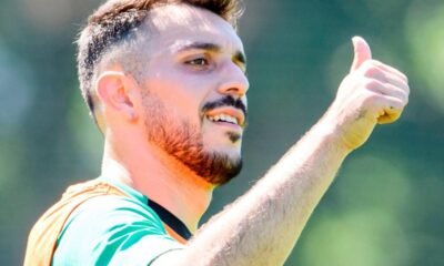 Aitor Paredes Y Su Gesto De Valores Con Aficionado Cantabro En Lezama