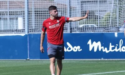 Areso Entrena En Solitario Mientras Se Decide Entre Athletic Y Atletico