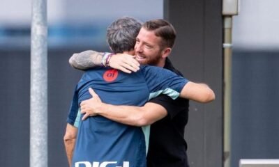 Iker Muniain Visita A Excompaneros En Lezama Siempre Bienvenido