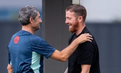 Iker Muniain Visita Lezama Y Saluda A Sus Excompaneros Del Athletic