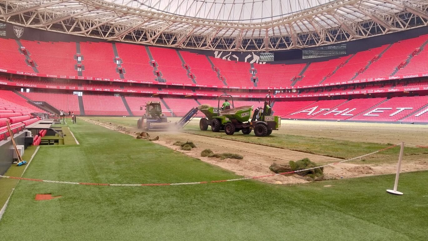 San Mames Renueva Su Cesped Tras Intensa Temporada De Futbol