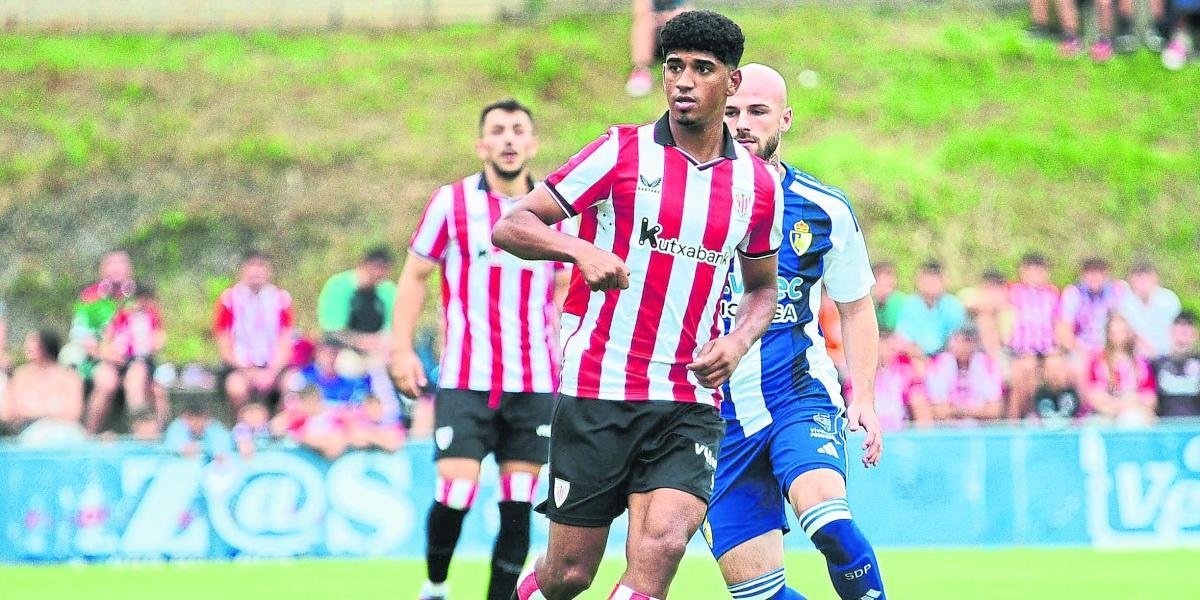 Adu Ares Lateral Improvisado Del Athletic En La Rampa De Salida