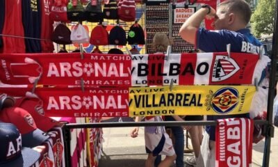 Bufandas Arsenal Bilbao Confusion En El Emirates Antes Del Partido