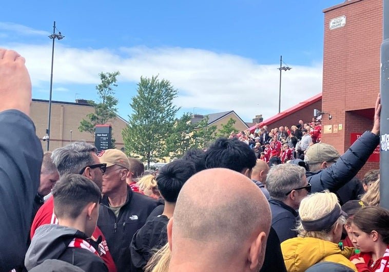Desalojo En Anfield Alarma De Incendios Retrasa Acceso A Aficionados