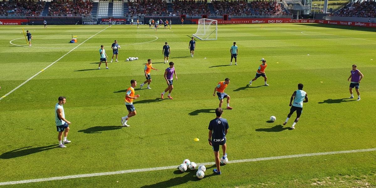 El Athletic Se Conecta Con Su Aficion En El Primer Entrenamiento En Lezama
