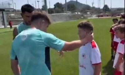 El Pequeno Pedro Sorprende A Jugadores Del Athletic En Lezama