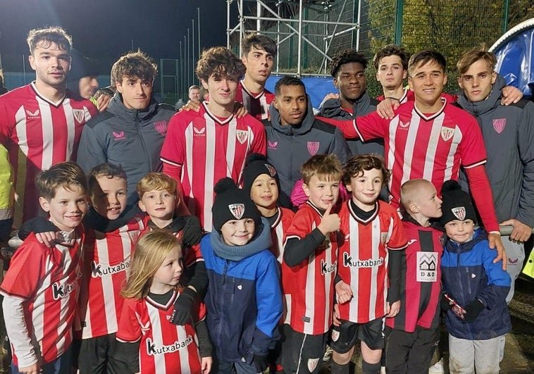 El Stocky Bilbao Anima Al Athletic En Anfield Un Lazo Especial