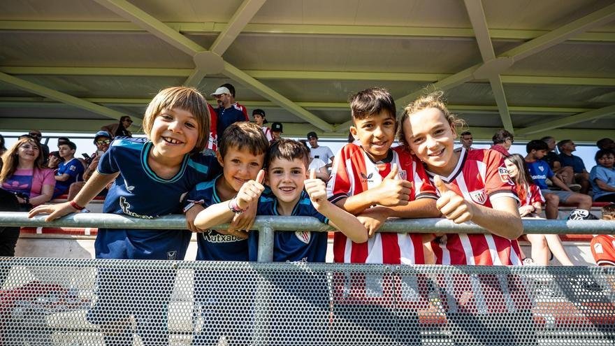 Gran Afluencia De Aficionados En El Primer Entrenamiento Del Athletic