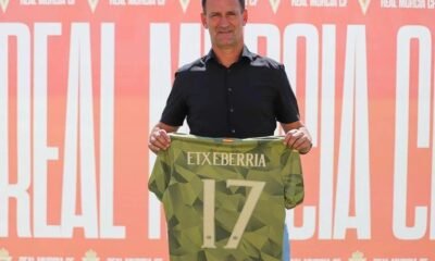 Joseba Etxeberria Sorprende A Aficionado Del Athletic En Murcia