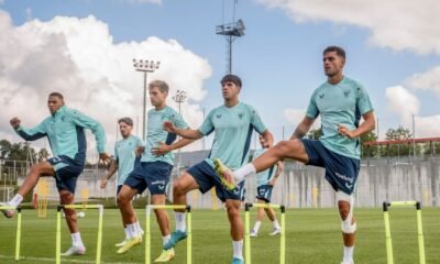 Lezama Vibra Con 2500 Aficionados En Entrenamiento Del Athletic