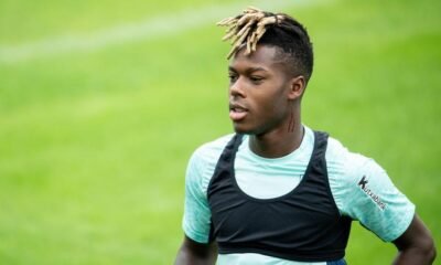 Maia Viaja 700 Km De Vigo A Bilbao Por Autografo De Nico Williams