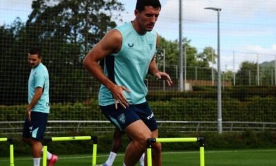 Vivian Unico Central Del Athletic En La Convocatoria Ante El Arsenal